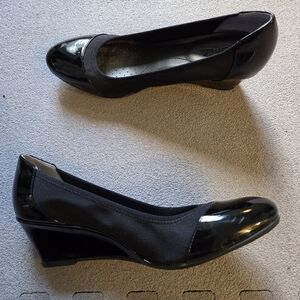 Chic Black Patent Wedges